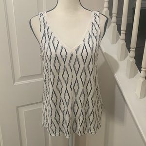 BANANA REPUBLIC B/W stretchy, sleeveless V-neck top Small
